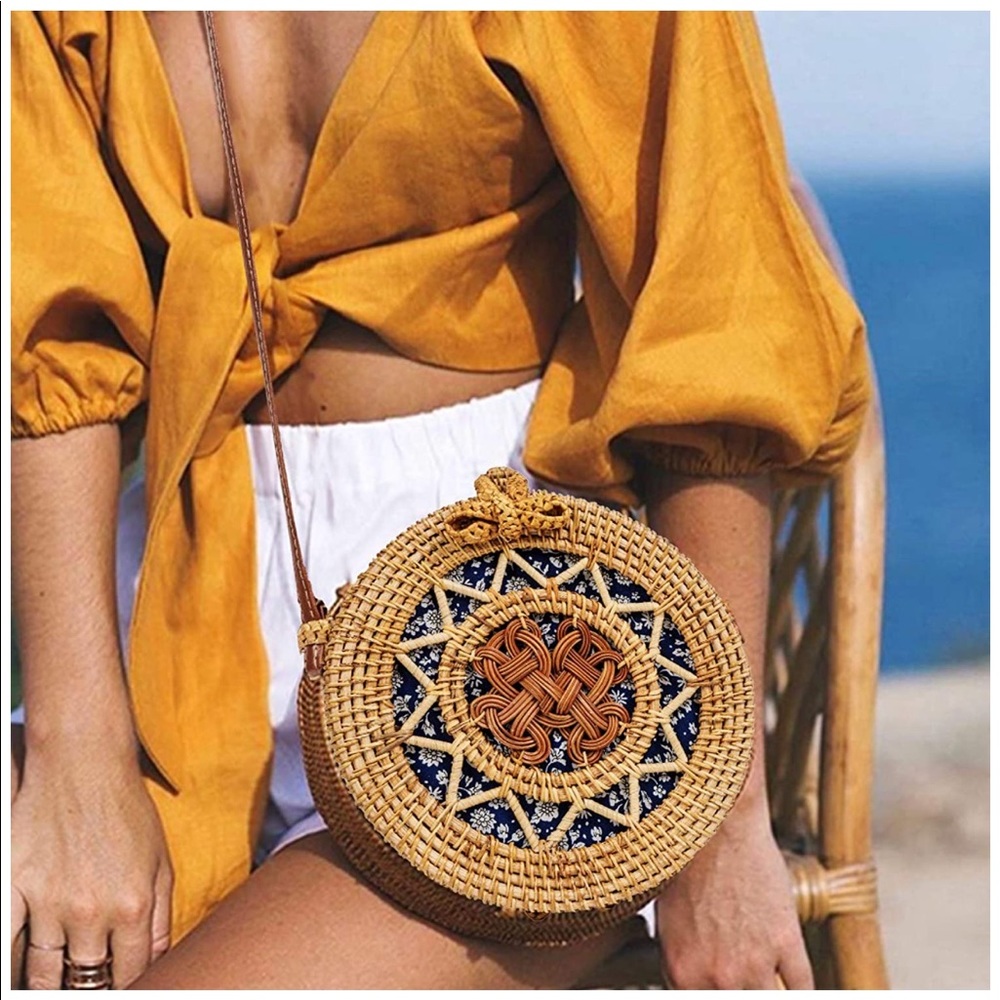 Woven small round purse